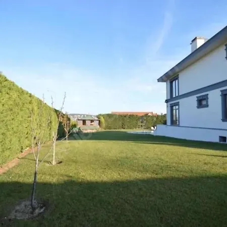 Magnificient White Villa! Private Pool And Garden! Professional Team! Büyükçekmece