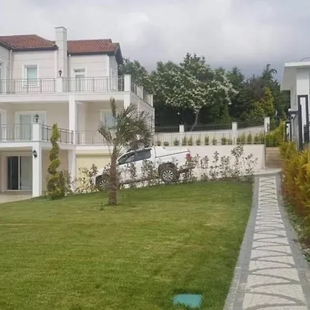Villa Magnificient White Villa! Private Pool And Garden! Professional Team!